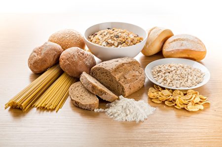 全麦面包、早餐麦片中可能也含有果葡糖浆。(Shutterstock)